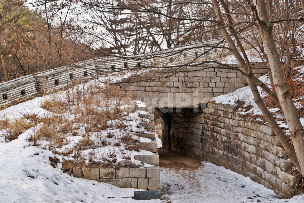 동암문,암문,남한산성,성곽,성벽,비밀통로,성문,좌익문,조선시대,겨울,계절,winter,season,한국전통,한국문화,korean traditional,korean culture,건축물,건물외관,exterior,building,structure,architecture,construction