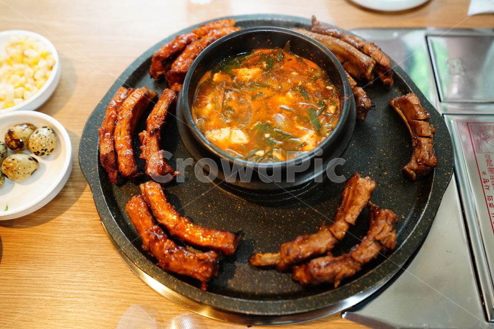 등갈비,육식,육류,안주,먹거리,음식,푸드,식사,찌개,사발,bowl,food,요리,meal,음식,식재료,요리,food,cook,meal,dishes,food reserves,육류,고기,meat