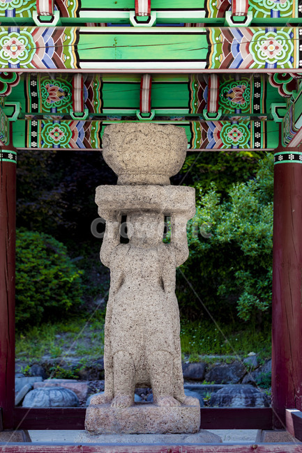 석조희견보살입상,보물,법주사,세계문화유산,문화재,국민관광지,단청,건축물