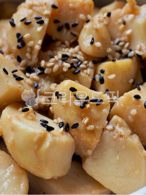 감자,깨,감자조림,반찬,감자요리,한국음식,아시아음식,배경,음식,sidedish,potato,koreanfood,asianfood,background,food,웰빙,웰빙음식,한식,wellbeing,wellbeingfood,음식,식재료,요리,food,cook,meal,dishes,food reserves