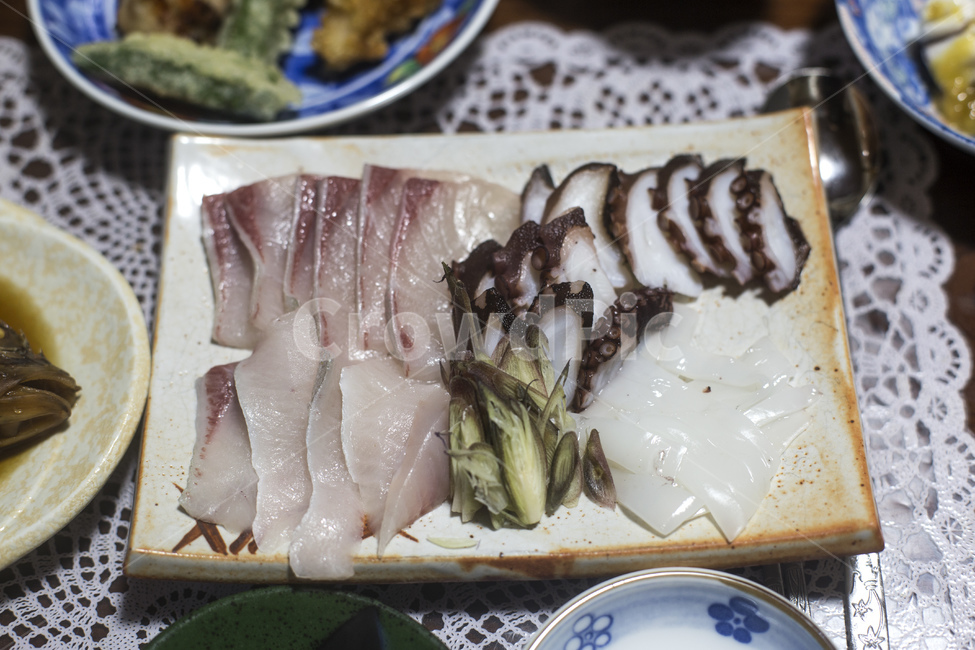 일식,회,스시,문어회,오징어회,가정식,접시,생선회