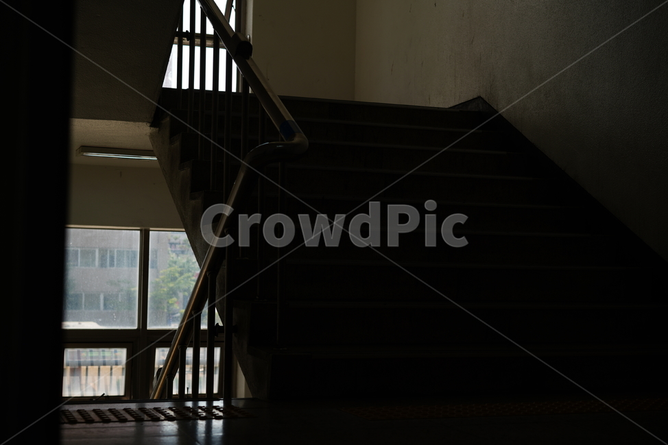 창,창문,window,건물,실내,창가,빛,계단,handrail,난간