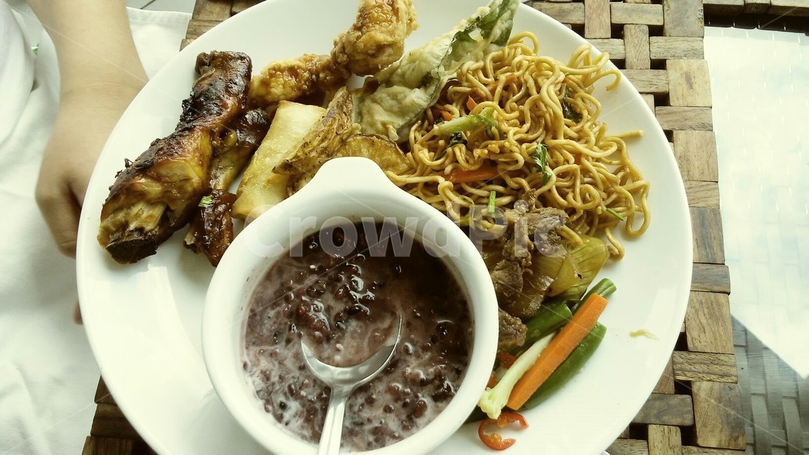 foreign food,black rice porridge,overseas food,Mee Goreng,Foreign buffet,Mie Goreng,Indonesian food,chicken leg