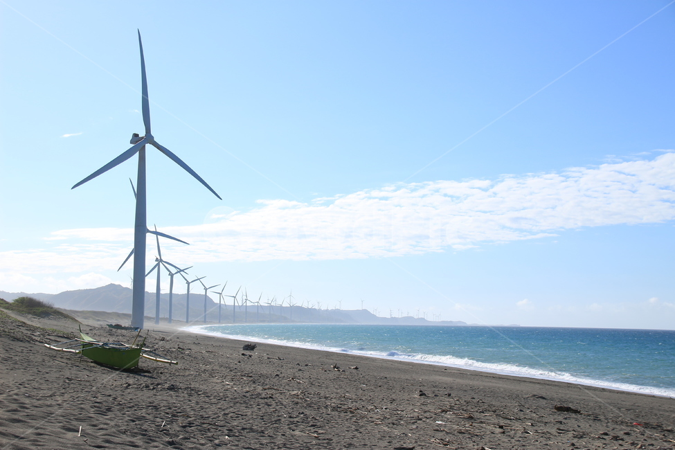 필리핀,파거드퍼드,풍차,풍력발전,해변,돗단배,해변가,바람,맑은하늘,산업,industry,industrial,에너지산업,energy industry,machine,기계,motor,모터,engine,엔진