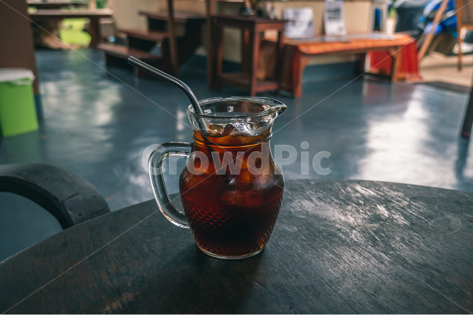아이스,아메리카노,보틀,병,빨대,ice,americano,coffee,커피,여름음료,드링크,시원한,롱블랙,차가운,얼음,아이스커피,아이스아메리카노,커피,카페,coffee,cafe