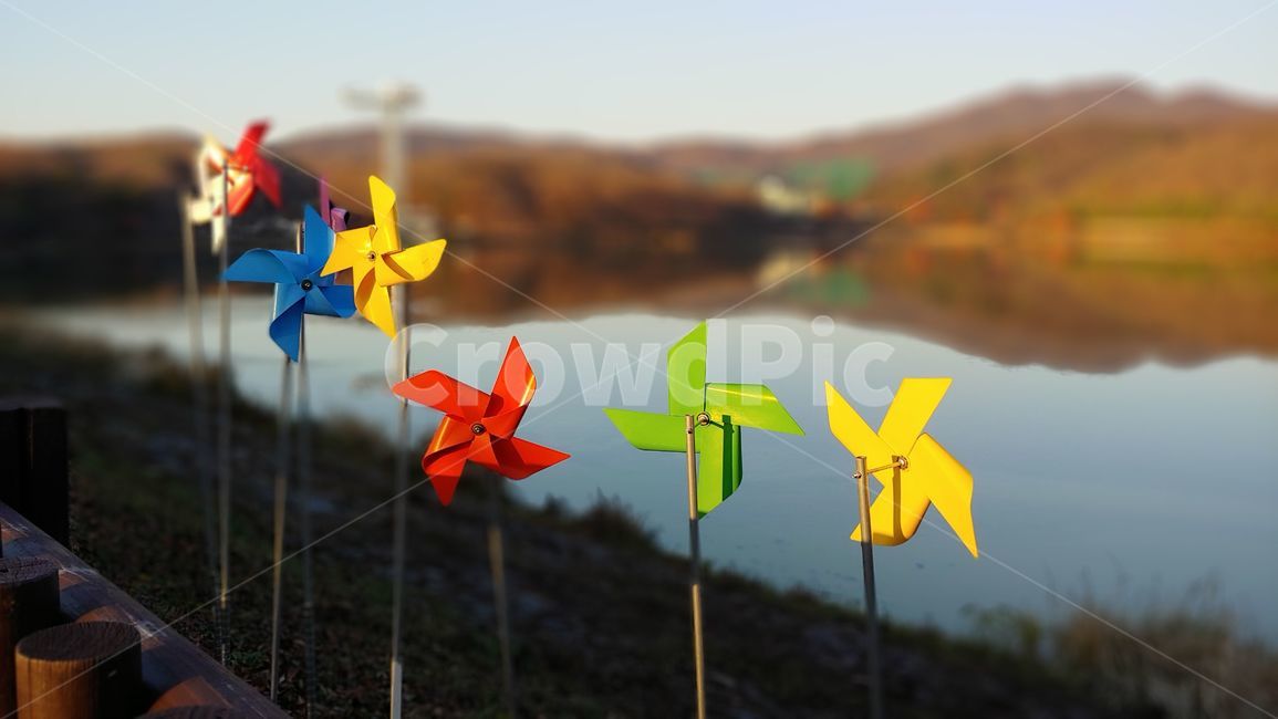 바람개비,하천,산책길,감성사진,감성,석양,바람,동심