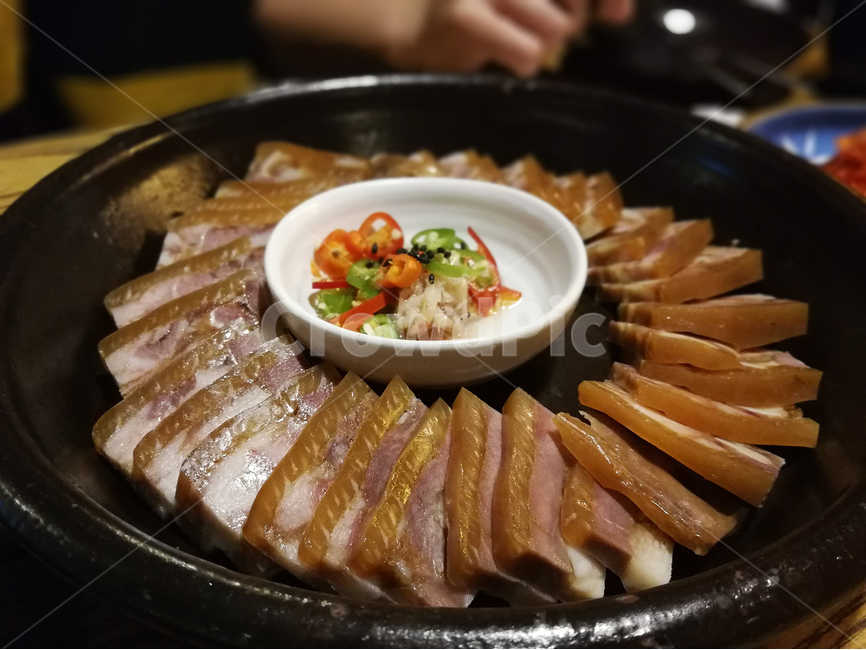 편육,머릿고기,돼지머리고기,안주,안주그릇,음식,식재료,요리,food,cook,meal,dishes,food reserves,육류,고기,meat,한식,한국음식,한국요리,korean food,korean dishes,korean meal,korean cook