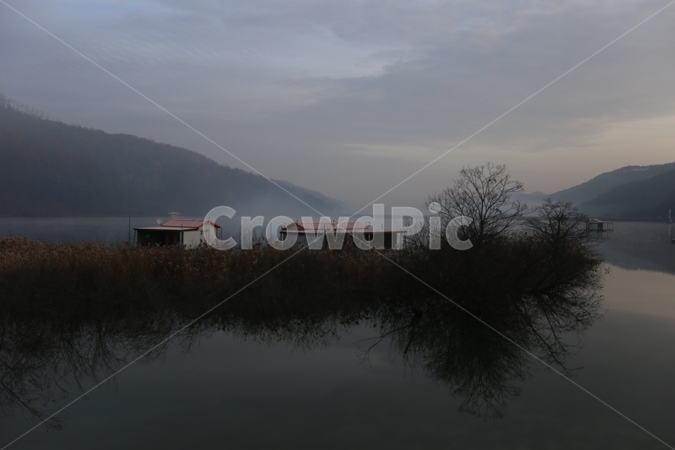 저수지,안개,새벽,물안개,괴산,문광저수지,반영,풍경,낚시터,자연,풍경,nature,landscape,한국자연풍경,한국자연경관,korea nature landscape,outdoors,옥외