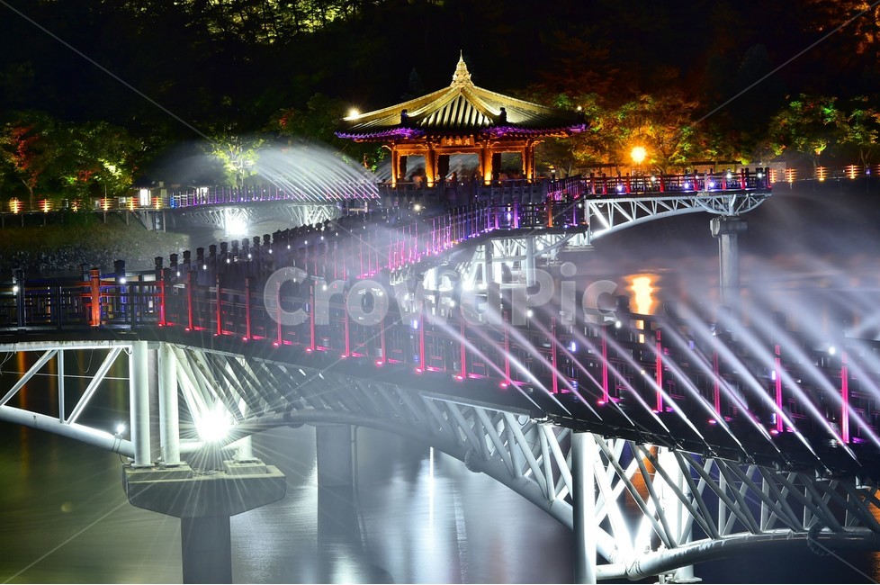 경북안동,목척교,월영교,분수쇼,무지개빛조명,야경,밤,풍경,nightscape,night,landscape,한국전통,한국문화,korean traditional,korean culture,랜드마크,landmark,tourist attraction,한국랜드마크,한국관광지,한국명소,korea landmark,korea tourist attraction,건축물,건물외관,exterior,building,structure,architecture,construction,bridge,다리,건물