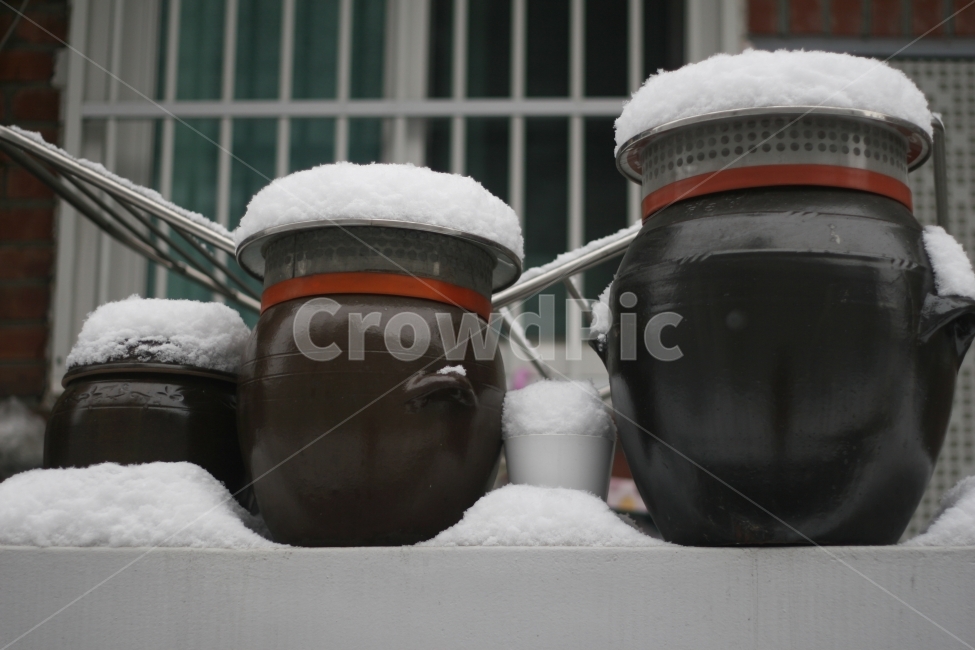 눈,겨울,차가움,하얀색,장독대,항아리,겨울,계절,winter,season,한국전통,한국문화,korean traditional,korean culture