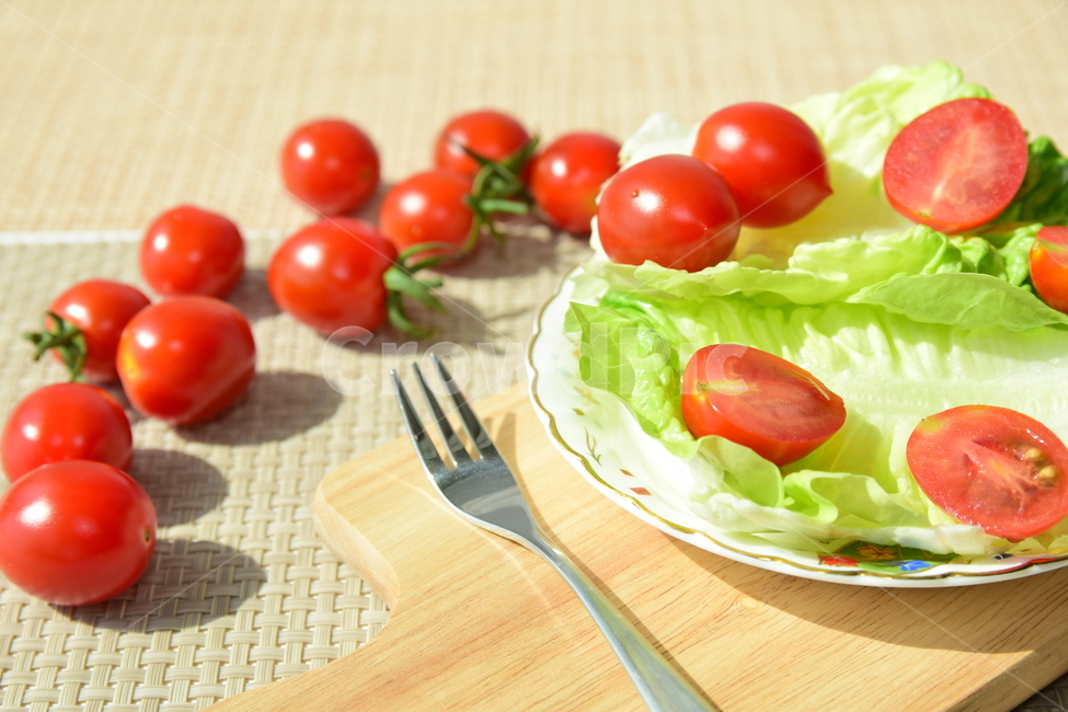 토마토,방울토마토,미니코스,포크,도마,나무도마,빨간,빨강색,초록,싱그러운,채소,디저트,dessert,green,red,fork,tomato,음식,식재료,음식재료,건강,헬스웨어,헬스케어,healthware,health care,음식,식재료,요리,food,cook,meal,dishes,food reserves