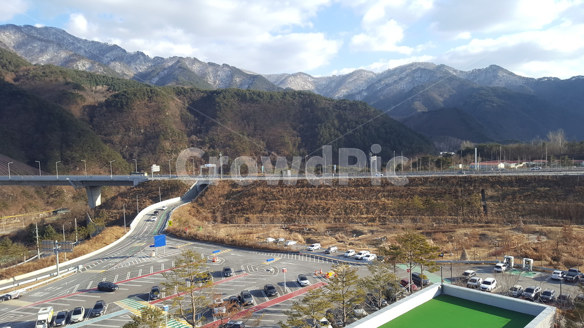 내린천휴게소,휴게소,고속도로,산,주차장