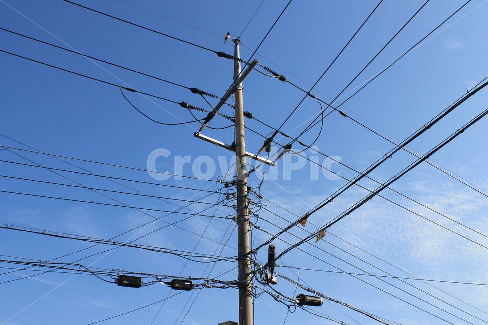 전봇대,전신주,전기선,telephonepole,utilitypole,파란하늘,telegraphpole,전력케이블,케이블,cable,sky,bluesky,파른하늘,푸른하늘,하늘