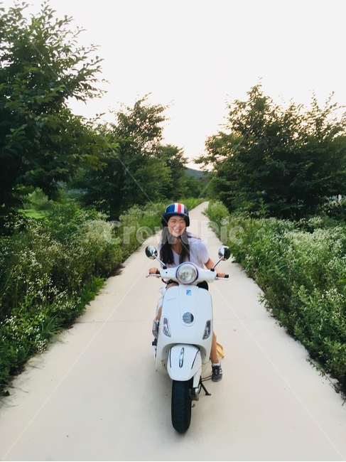 오토바이,motorcycle,교통,모터스쿠터,모터달린자전거,베스파,인간,사람,라이딩,오토바이라이딩,드라이브,근교드라이브