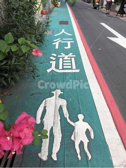 길,인도,동행,걷기,걸어다니기,함께걷기,안내,보행자,보행자도로,road,sidewalk,walking
