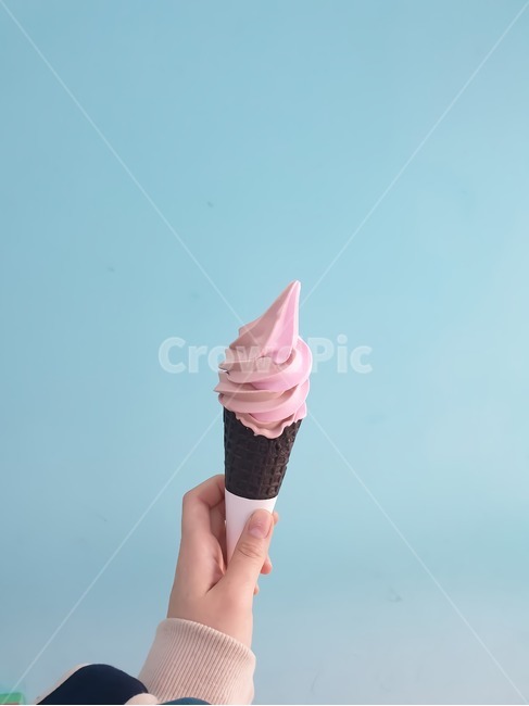 food,음식,cream,크림,dessert,디저트,아이스크림,베리,베리맛,파랑,blue,하늘색,콘,콘아이스크림,소프트아이스크림,디저트,간식,후식,dessert,snack