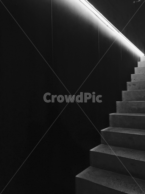 흑백,계단,불빛,차가움,어두움,흑백,모노톤,monochrome,black and white,인테리어,실내디자인,interior design