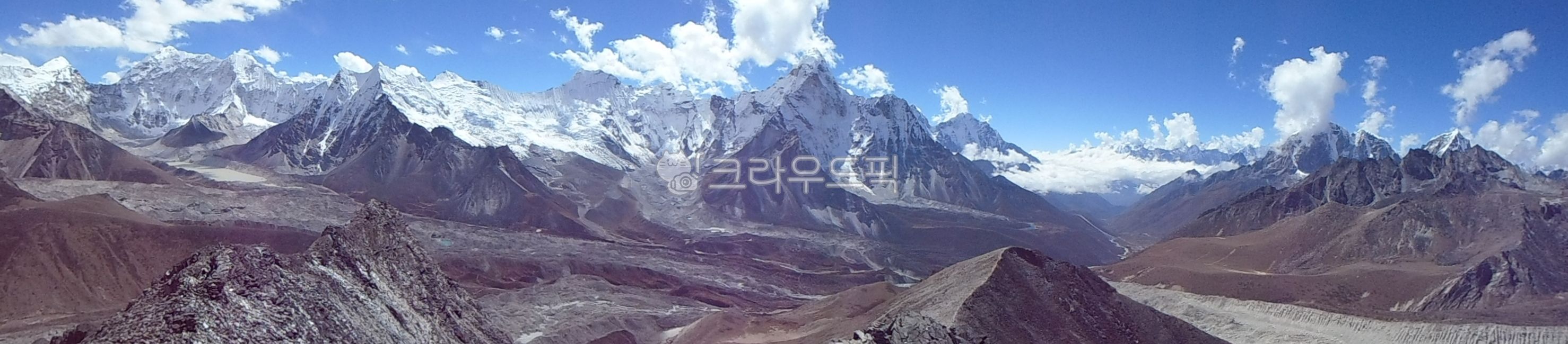 mountainrange,vertex,panoramic,tracking,three,mountain climbing,Pebble,cloud,mountain,desolate,weather,silence,Nepal,Fog,snow mountain,pass,mountain range,gravel,panorama,snow,nepal,fog,serenity,trekking,Himalayas,loneliness,kumbu,khumbu,mist,caped,everes