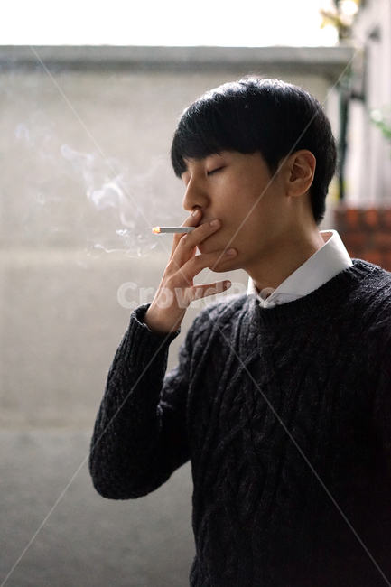 남자,남성,흡연,담배,담배연기,연기,금연,건강,니코틴,사람,인물,인간,human,person,남성,남자,man,male,건강,헬스웨어,헬스케어,healthware,health care,감성,sensible,feeling