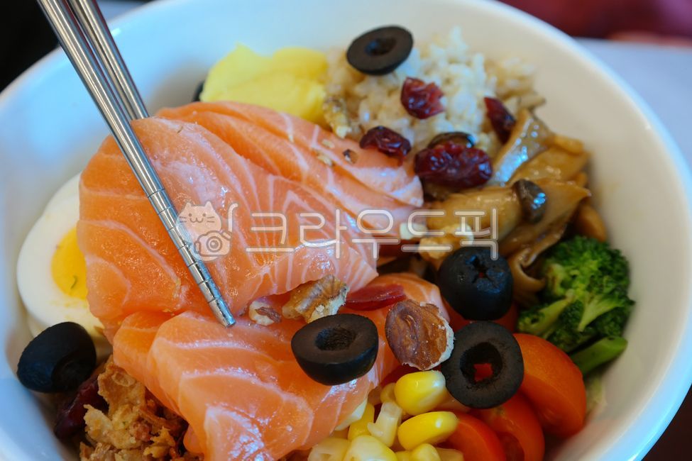 lunch,salad,nutrient,Cherry tomato,Appetizer,Salmon Salad,recipe,vegetable,olive,wellbeing,diet,cooking,seafood,salmon,health,raw,lettuce,food,health food,meal,nutrition,nuts