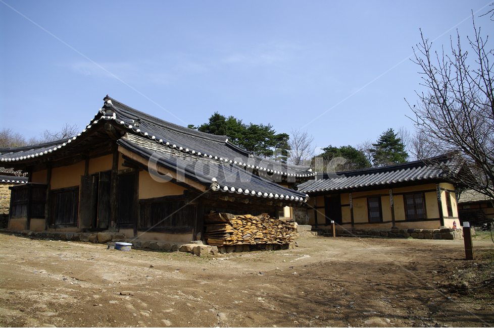 기와,지붕,기와지붕,한국,전통가옥,왕곡마을,시골,마을,한국전통,한국문화,korean traditional,korean culture,건축물,건물외관,exterior,building,structure,architecture,construction