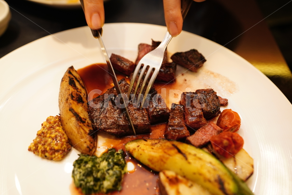 스테이크,부채살,소고기,steak,외식,식사,음식,접시,디너,데이트,먹거리,고기,육식,육류,야채,양식,food,먹방,음식,식재료,요리,food,cook,meal,dishes,food reserves,양식,서양음식,서양요리,western food,western dishes,western meal,western cook
