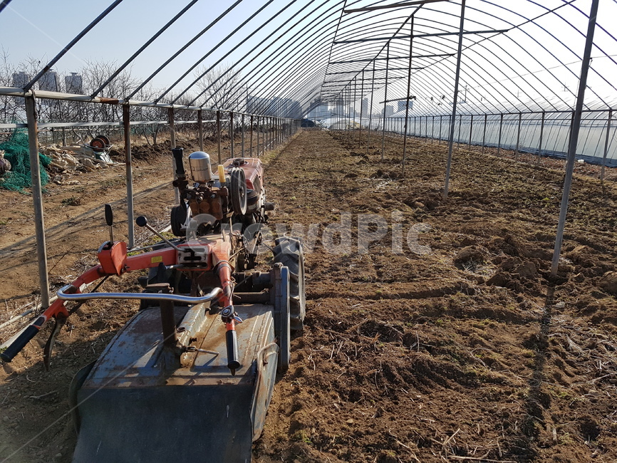 manager,farming,plowing,rotary strike,field work