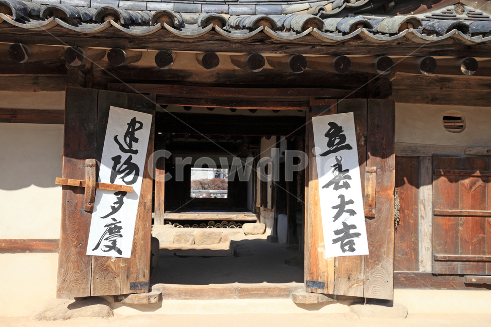 입춘대길,건양다경,봄,계절,민속,한옥,대문,입구,전통,한국전통,건축,전통건축,기와집,한국전통,한국문화,korean traditional,korean culture,건축물,건물외관,exterior,building,structure,architecture,construction