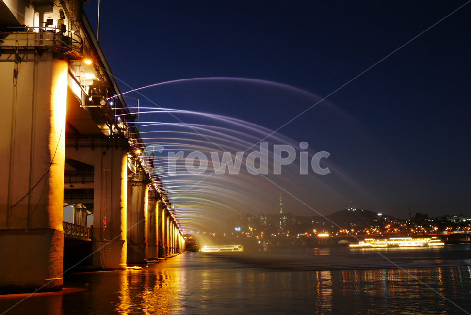 서울,야경,한강,반포대교,달빛무지개분수,n서울타워,남산타워,잠수교,한국야경,서울야경,서울풍경,밤,풍경,도시,물줄기,한국도시풍경,한국도시경관,관광지,가로등,교각,다리,유람선,야경,밤,풍경,nightscape,night,landscape