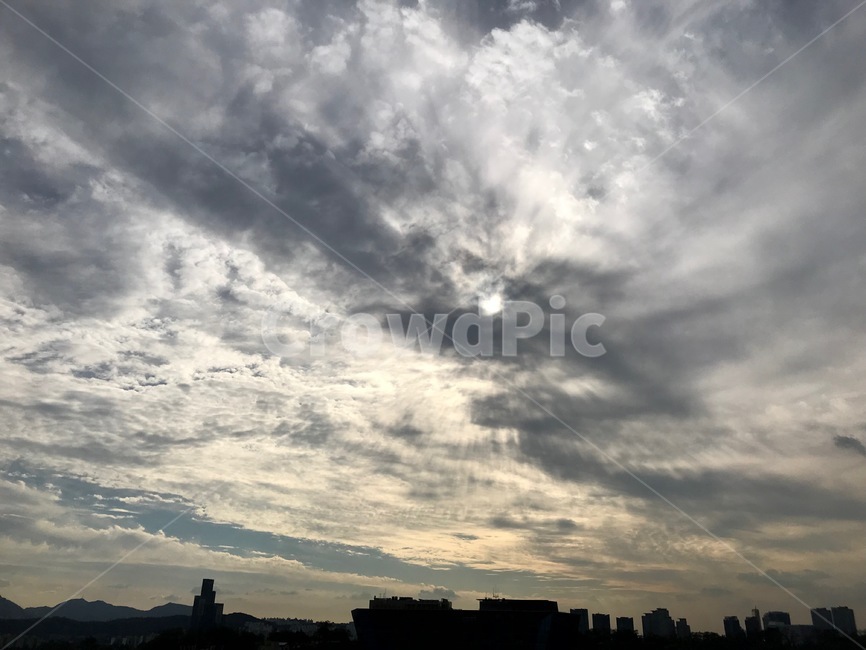 하늘,구름,해,태양,석양,구름속,자연,풍경,nature,landscape,outdoors,옥외,weather,날씨,cloud,sky,cumulus,적운