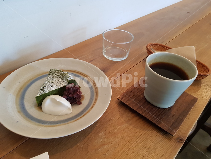 saucer,받침접시,디저트,녹차,커피,음식,식재료,요리,food,cook,meal,dishes,food reserves,디저트,간식,후식,dessert,snack
