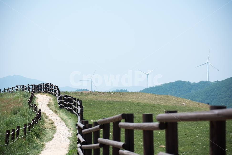 목장,길,평화,풍력발전,farm,way,road,peace,windpowersupply,산업,industry,industrial,목축업,목장,livestock farming,ranching,pasture,에너지산업,energy industry,railing,난간