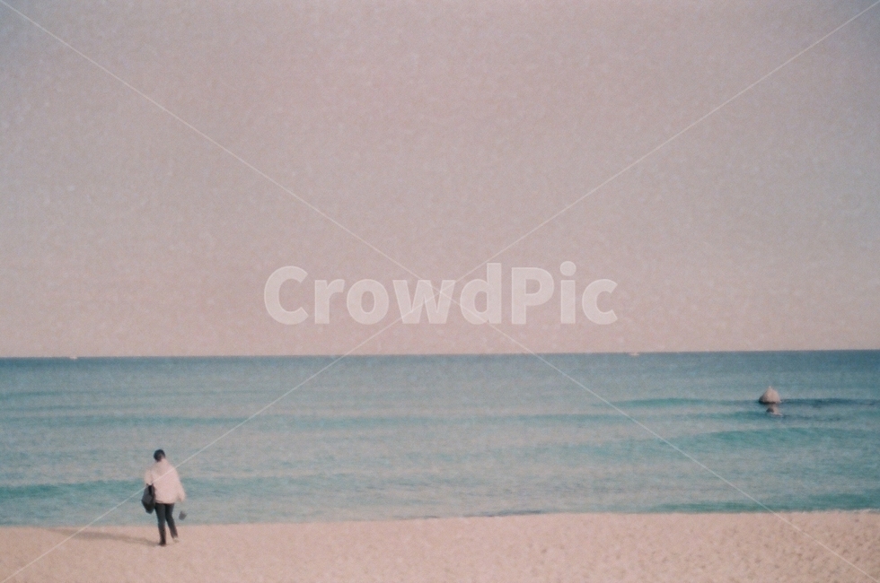 바다,물,sea,water,자연,nature,강릉,필름,필름사진,필름카메라,shot,film,filmshot,filmcamera,저녁,뒷모습