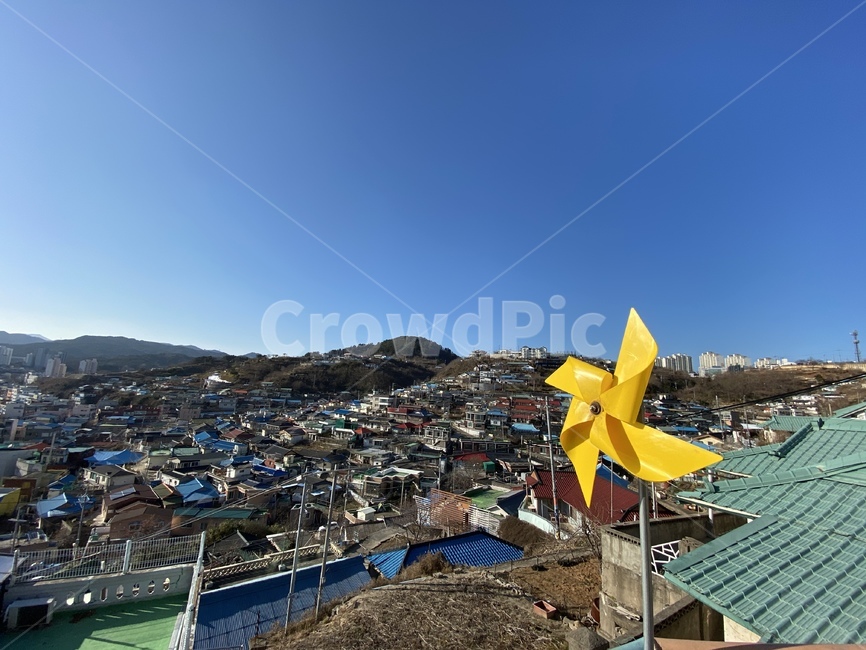 동해,논골담길,바람개비,노란색,겨울