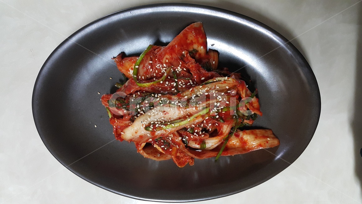 김치,도자기접시,입맛도는,맛있는,한국의김치