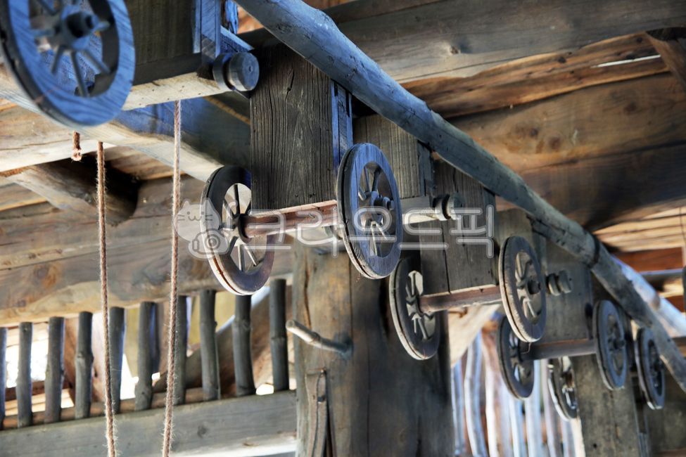 ironware,wheel,machine,smithy,Blacksmith Village,pulley