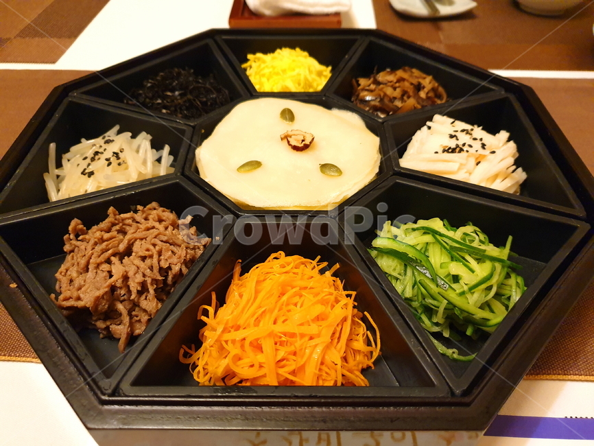 음식,요리,식사,먹는것,식재료,구절판,밀전병,부침개,계란,달걀,버섯,표고버섯,고기,소고기,오이,당근,죽순,콩나물,음식,식재료,요리,food,cook,meal,dishes,food reserves