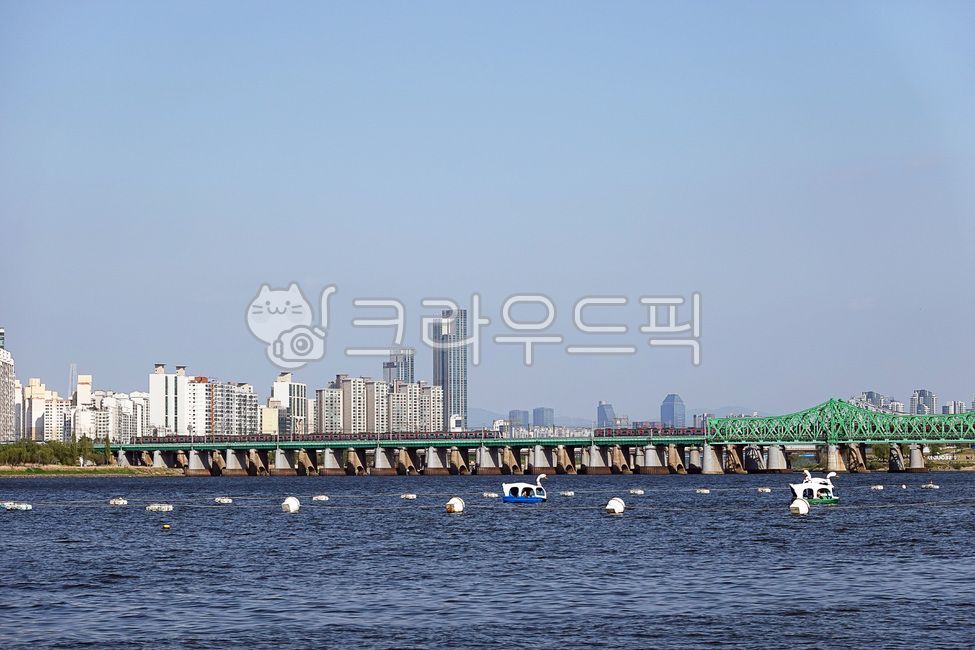 한강,아파트,오리보트,한강철교,전철,서울풍경,도시풍경,한국,건축물,건물,빌딩,도시,도회지,하늘,야외,실외,옥외,고층빌딩,고층건물,맑은,물,hanriver,apartment,duckboat,hanriverrailway,train,seoullandscape,cityscape,korea,architecture,building,city,town,sky,outdoor,outdoors,highrisebuilding,sunny,water