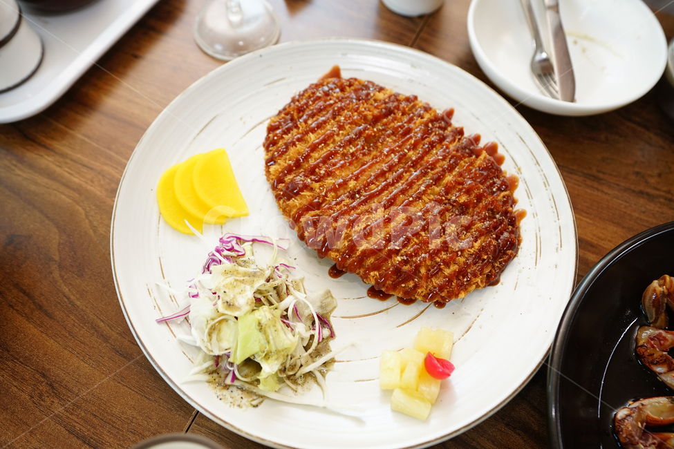 돈까스,돈가스,음식,푸드,식사,치즈돈까스,food,먹거리,포크,양식,음식,식재료,요리,food,cook,meal,dishes,food reserves,육류,고기,meat