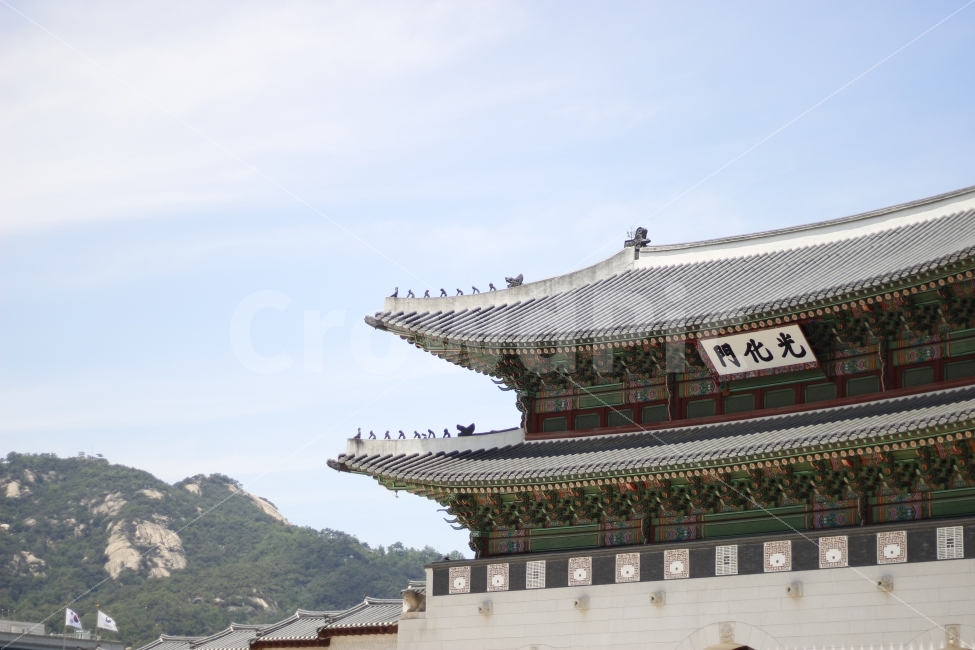 광화문,한옥,한국,조선,전통,고궁,성,하늘,산,자연,castle,korea,traditional,nature,sky,mountain,랜드마크,landmark,tourist attraction,한국전통,한국문화,korean traditional,korean culture