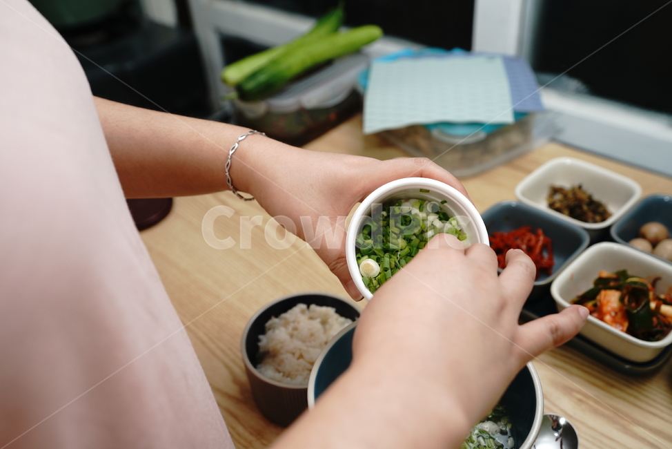 집밥,먹방,닭계장,닭고기,국물,국물요리,식사,음식,한식,닭,밥그릇,그릇,먹거리,푸드,국,음식,식재료,요리,food,cook,meal,dishes,food reserves,한식,한국음식,한국요리,korean food,korean dishes,korean meal,korean cook