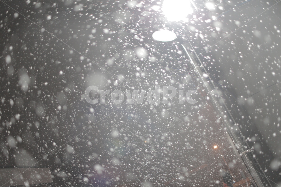 눈,함박눈,설경,snow,야경,길거리,가로등,밤하늘,겨울,감성,아련,겨울,계절,winter,season,야경,밤,풍경,nightscape,night,landscape,outdoors,옥외,storm,폭풍,blizzard,눈보라,nature,자연