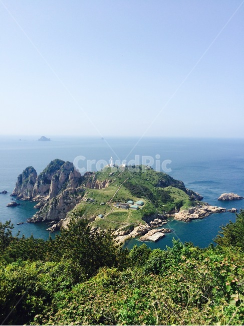 파란바다,파란하늘,섬,하늘,날씨,맑음,자연,풍경,nature,landscape,한국자연풍경,한국자연경관,korea nature landscape,land,땅,outdoors,옥외,shoreline,해안선,water,물,sea,바다,ocean,대양,promontory,곶,coast,연안