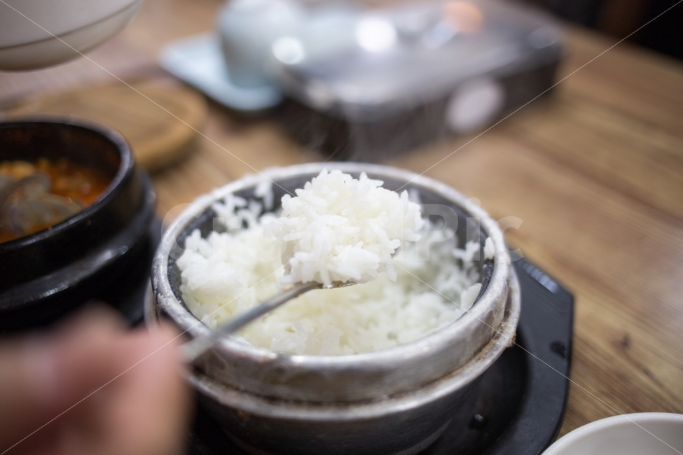 솥밥,점심시간,무쇠솥,쌀밥,한식,음식,식재료,요리,food,cook,meal,dishes,food reserves,곡류,곡식,cereals,한식,한국음식,한국요리,korean food,korean dishes,korean meal,korean cook