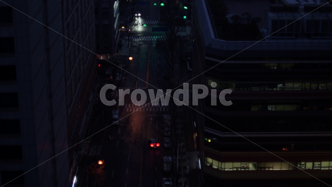 풍경,building,건물,urban,어반,city,시티,town,도시,중심지,밤거리,어두운야경,찻길,차도,야경,도로,밤도로