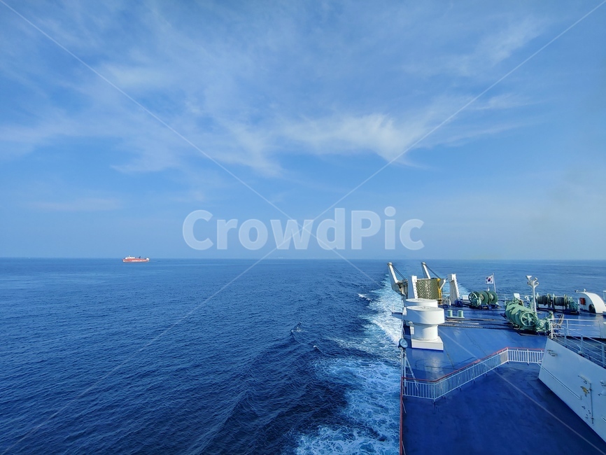 갑판,항해,파랑,바다,구름,하늘,배,ship,sea,sailing,ocean,blue,sky,clouds