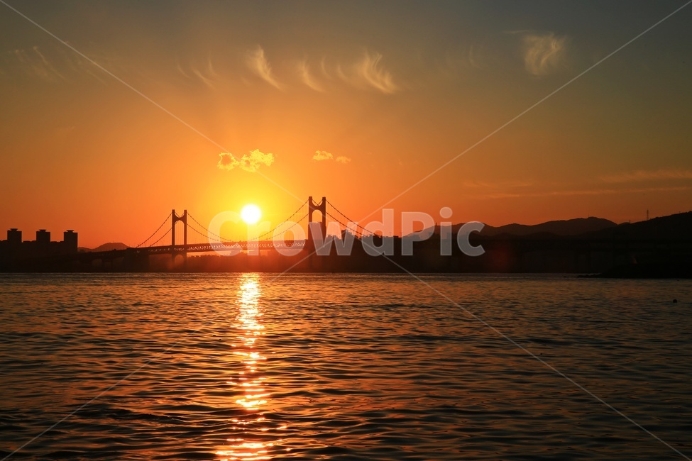 bridge,다리,building,건물,nature,자연,outdoors,옥외,sunset,일몰,dusk,황혼,redsky,붉은하늘,sky,하늘,sunlight,햇빛,부산,광안대교,광안대교일몰,해넘이