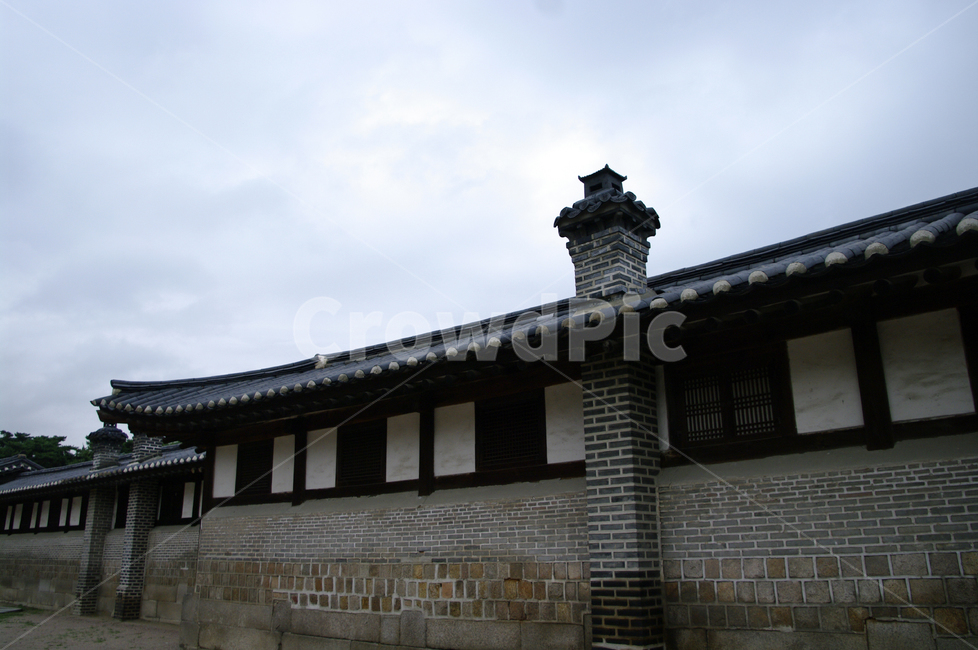 낙선재,한옥,전통가옥,기와지붕,건축,traditional,하늘,구름,굴뚝,한국전통,한국문화,korean traditional,korean culture,건축물,건물외관,exterior,building,structure,architecture,construction