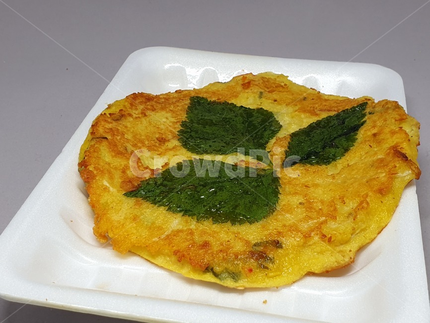 녹두전,전,한국음식,전통음식,명절음식,한국요리,전통요리,명절요리,음식,food,koreafood,스티로품,사물,오브젝트,object,후식,디저트,간식,desert,dish,meal,styrofoam,지지미,치지미,찌지미,깻잎,식물,plants,야채,채소,빈대떡,nokdujeon,mungbeanpancake,bindaetteok,부침개