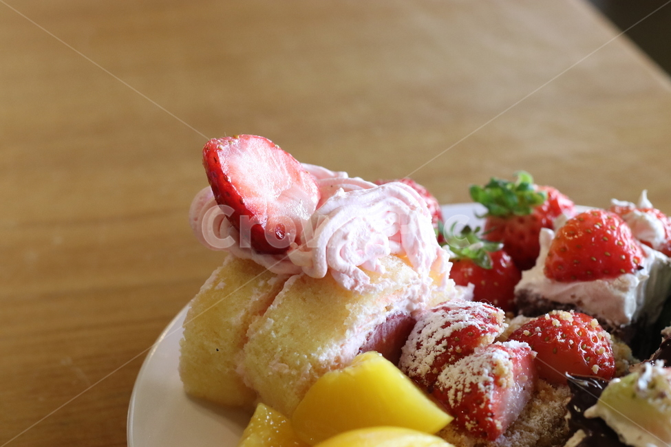 디저트,초콜릿,딸기,케이크,cake,롤케이크,롤케익,음식,식재료,요리,food,cook,meal,dishes,food reserves,디저트,간식,후식,dessert,snack